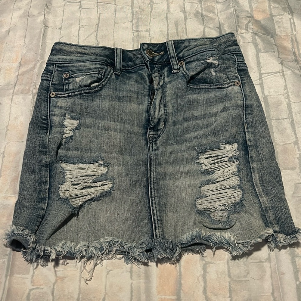 Size 6, American Eagle distressed Jean skirt